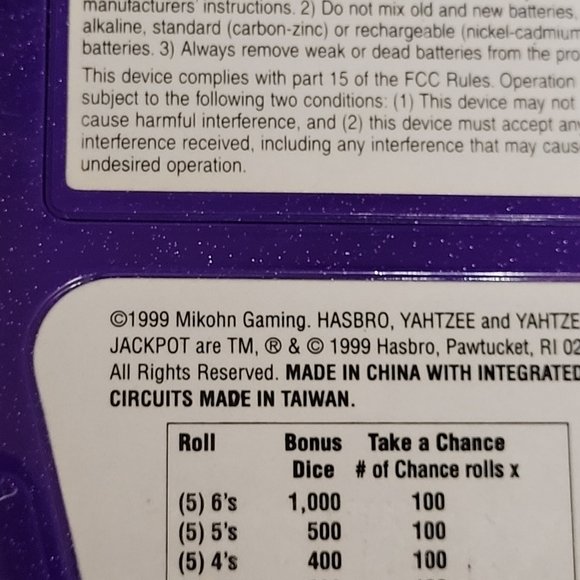 Hasbro YAHTZEE JACKPOT SLOTS Electronic Handheld Casino Slot Game 1999 Vintage - Picture 3 of 4